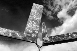 Double L Gyration 2 :: Black and white photograph of public art - Artwork © Michel Godts