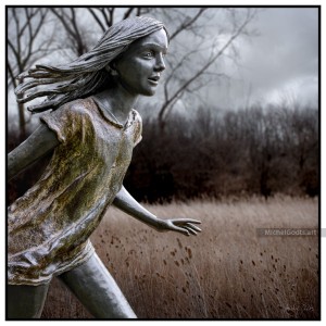 Running Girl :: Photograph of public art - Artwork © Michel Godts