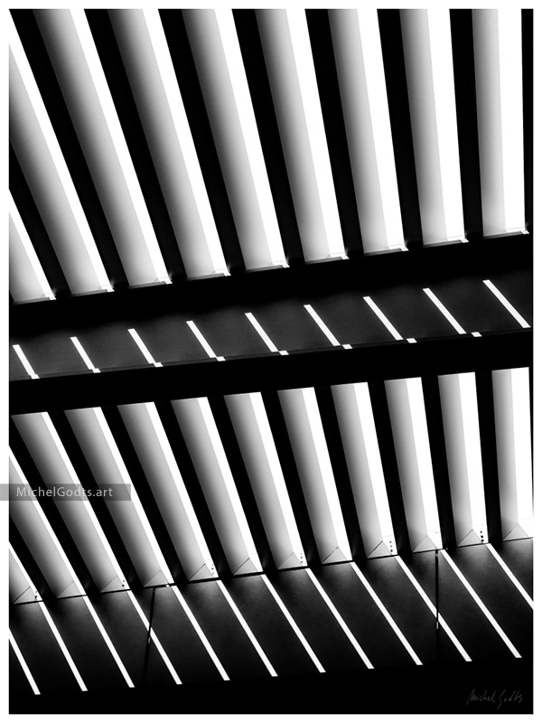 Abstract Discontinuity :: Black and white architecture photography - Artwork © Michel Godts