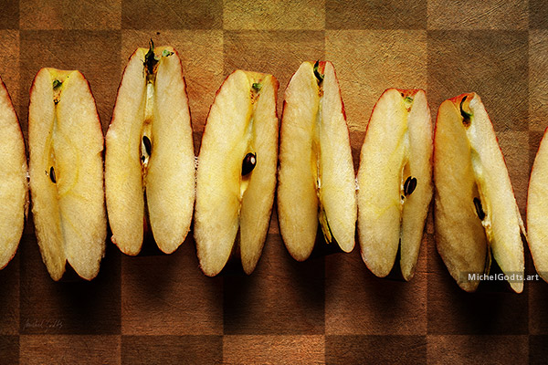Apple Slices :: Still life photography - Artwork © Michel Godts