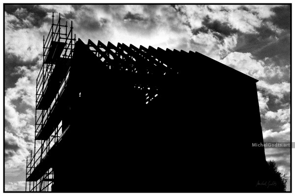 Construction Contre-Jour :: Black and white urban photograph - Artwork © Michel Godts