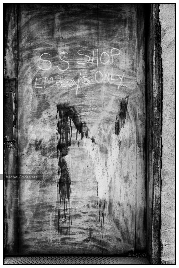 Employ’s Only :: Black and white urban texture photography - Artwork © Michel Godts
