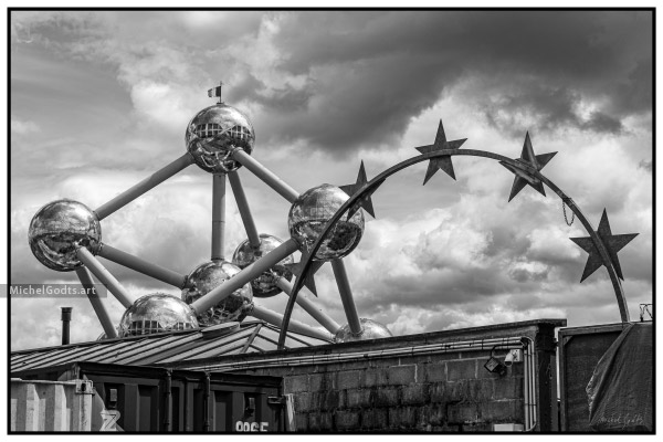 Five-Star Atomium :: Black and white fine art photography print - Artwork © Michel Godts