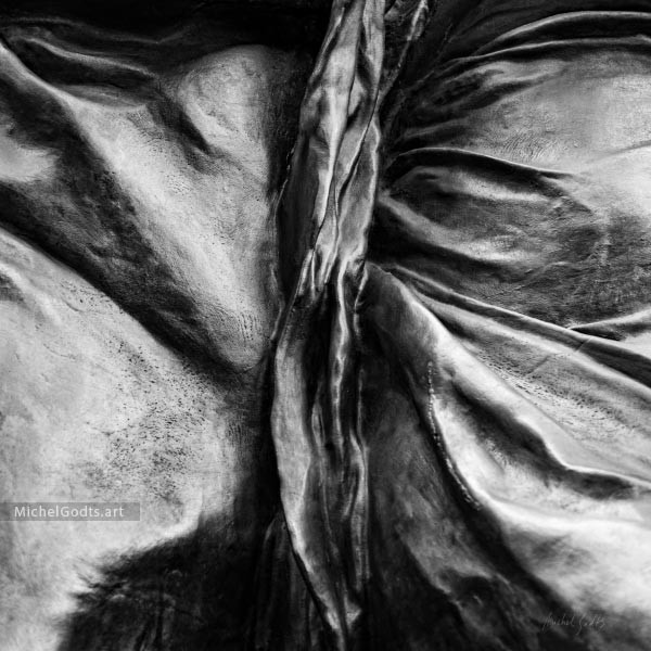 Intimate Folds :: Black and white abstract photography - Artwork © Michel Godts