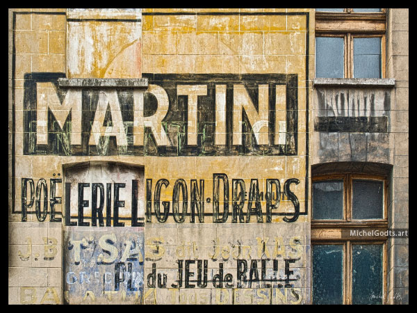 Martini Et Poêlerie :: Urban decay typography photography - Artwork © Michel Godts