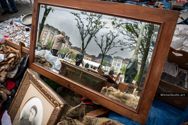 Mirror At Flea Market :: Urban street photography - Artwork © Michel Godts