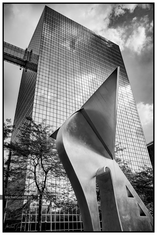 Sky & Earth :: Black and white photography of public art - Artwork © Michel Godts