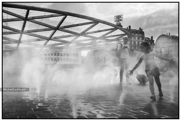 Spray Fountains at Rogier Square :: Black and white urban street photography - Artwork © Michel Godts