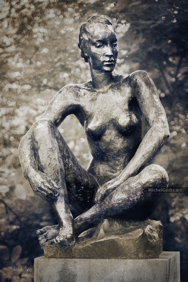 Tall And Seated :: Nude woman statue photography - Artwork © Michel Godts